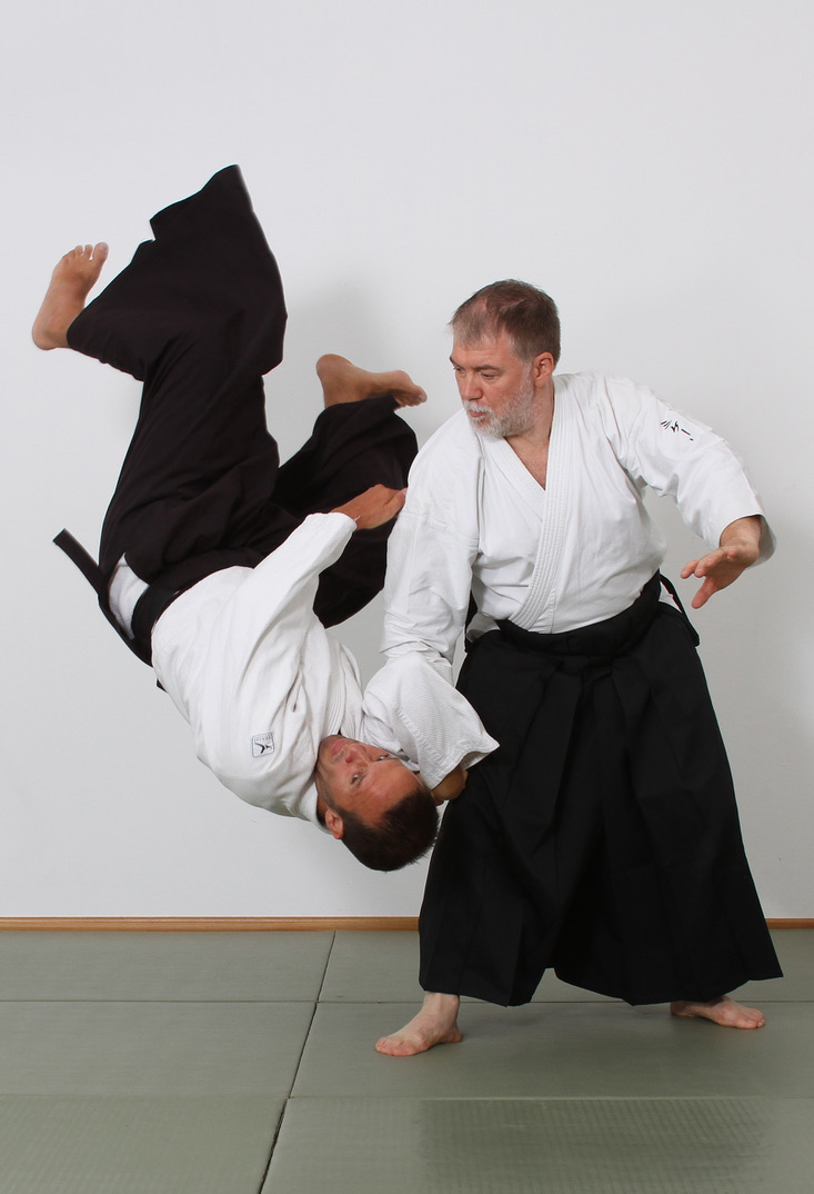 Michele proietta Ivan durante una tecnica di Aikidō